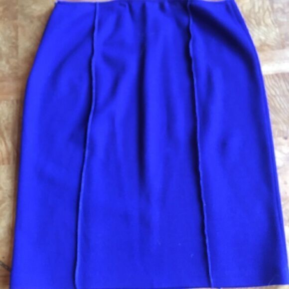 ST. JOHN Blue Seamed Suit - Picture 5 of 8